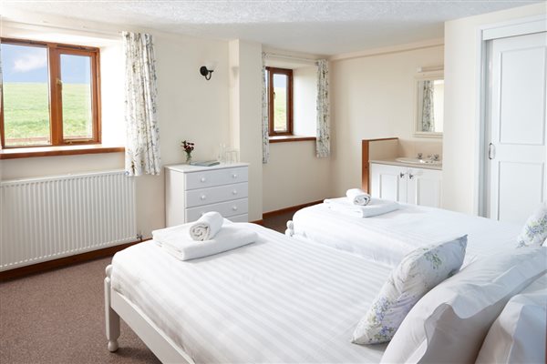 Elm Barn twin bedroom